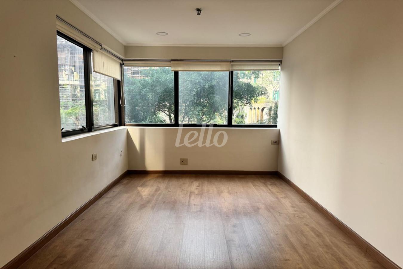 SALA de Sala / Conjunto à venda, Padrão com 54 m², e 2 vagas em Bela Vista - São Paulo