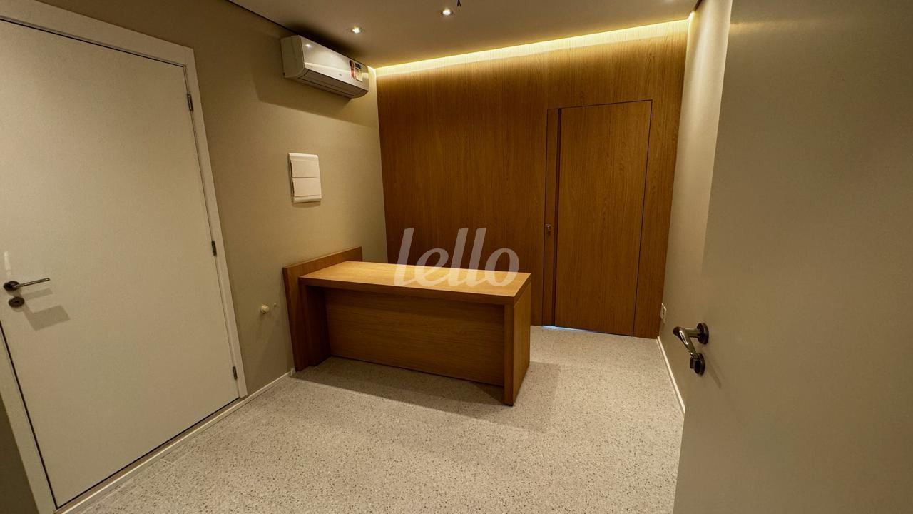 SALA de Sala / Conjunto para alugar, Padrão com 39 m², e 1 vaga em Indianópolis - São Paulo