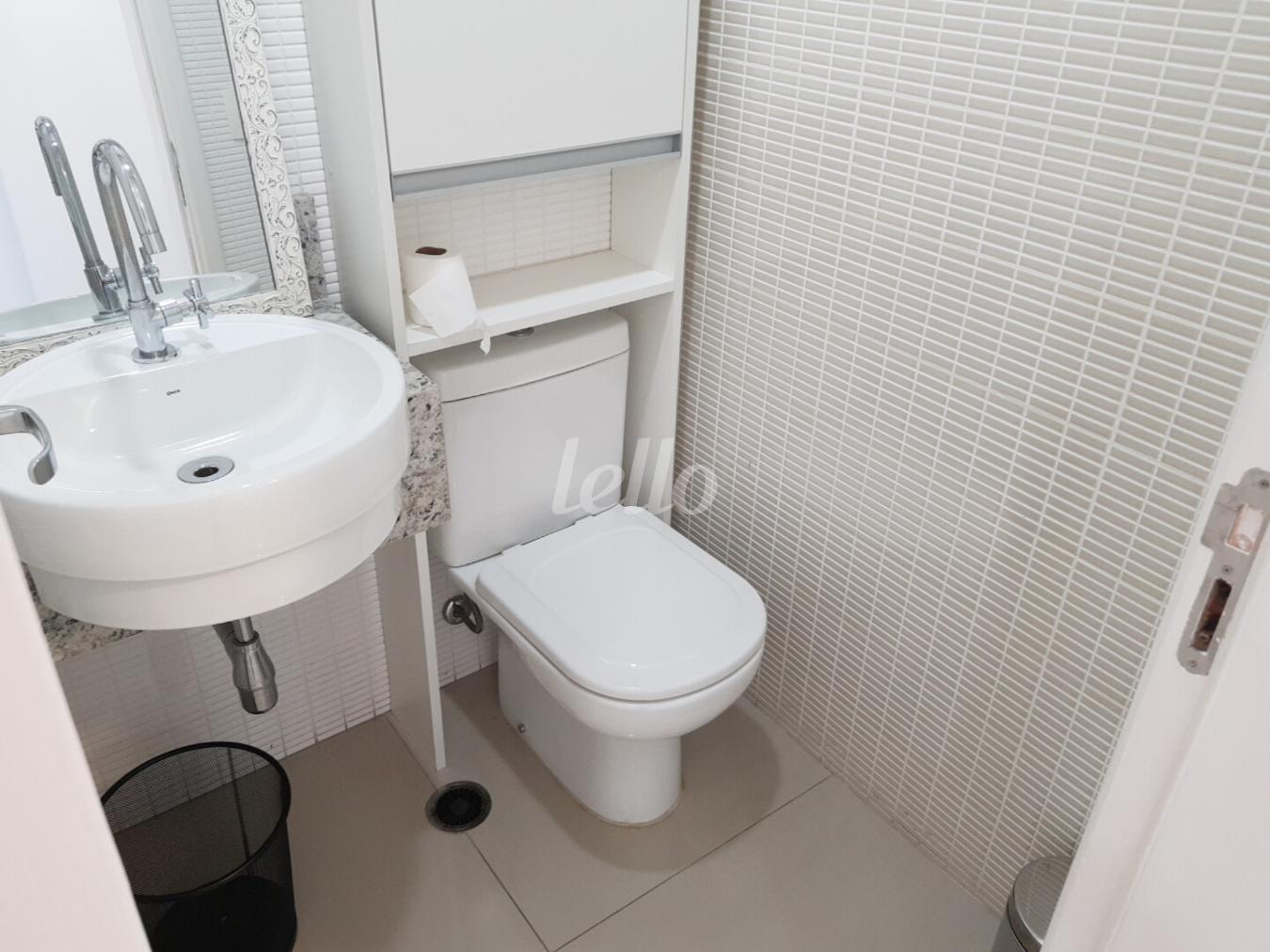 4-BANHEIRO 2-001.JPG de Sala / Conjunto para alugar, Padrão com 39 m², e 1 vaga em Água Fria - São Paulo