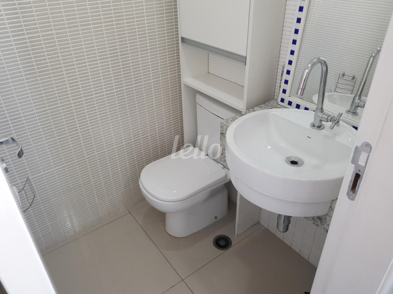 3-BANHEIRO 1-001.JPG de Sala / Conjunto para alugar, Padrão com 39 m², e 1 vaga em Água Fria - São Paulo