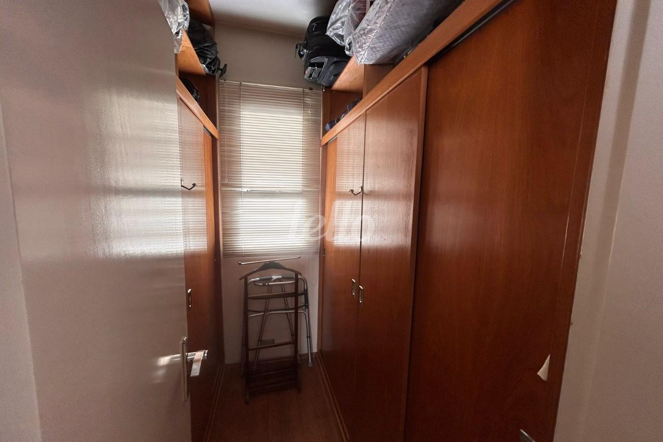 CLOSET SUITE de Apartamento à venda, Padrão com 191 m², 3 quartos e 3 vagas em Jardim Paulista - São Paulo