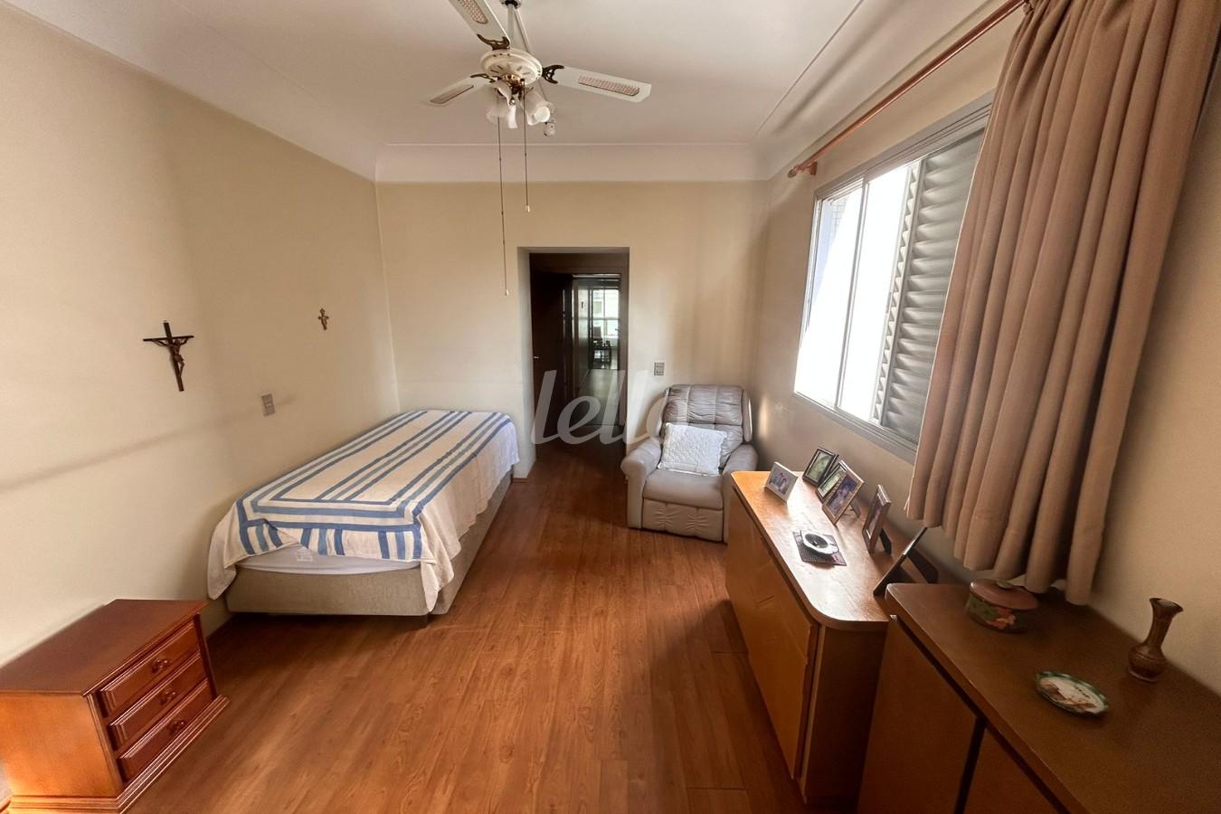 QUARTO de Apartamento à venda, Padrão com 191 m², 3 quartos e 3 vagas em Jardim Paulista - São Paulo