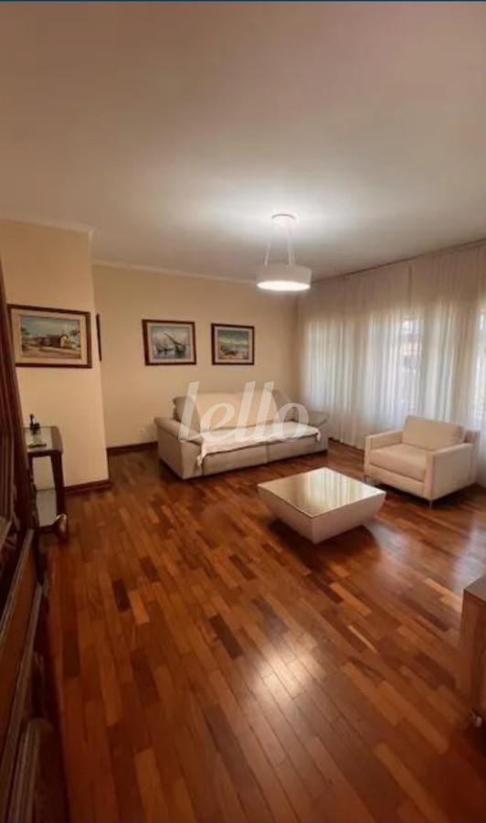 SALA de Casa à venda, assobradada com 280 m², 3 quartos e 6 vagas em Jardim Avelino - São Paulo