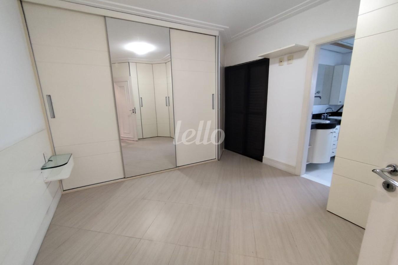 SUITE 1 de Apartamento para alugar, Padrão com 118 m², 3 quartos e 3 vagas em Jardim São Paulo - São Paulo