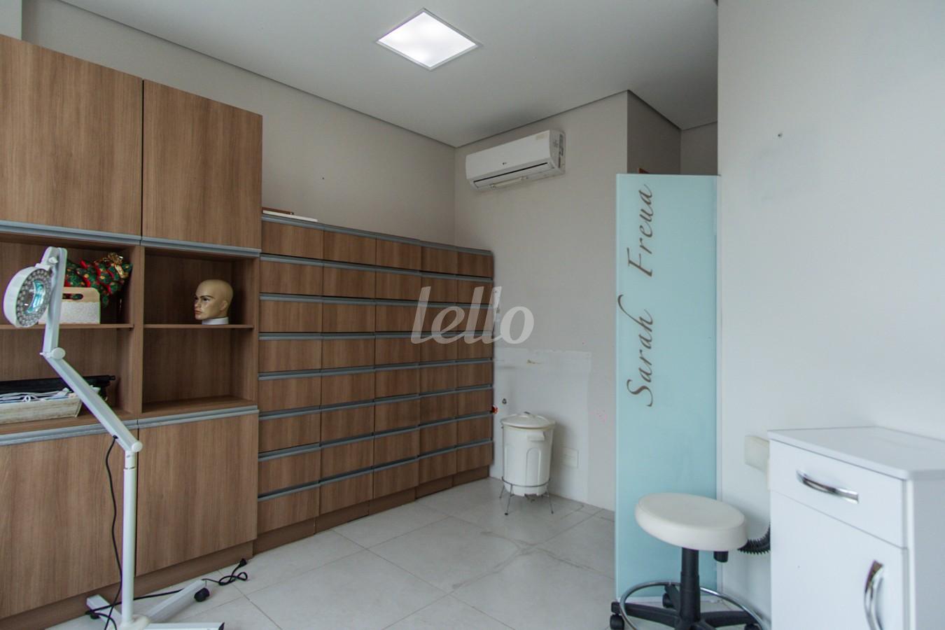 SALA de Sala / Conjunto para alugar, Padrão com 33 m², e 1 vaga em Vila Gomes Cardim - São Paulo