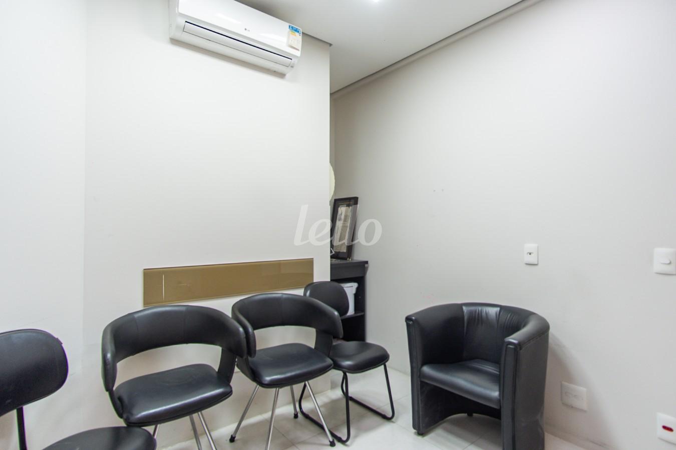 SALA 2 de Sala / Conjunto para alugar, Padrão com 33 m², e 1 vaga em Vila Gomes Cardim - São Paulo