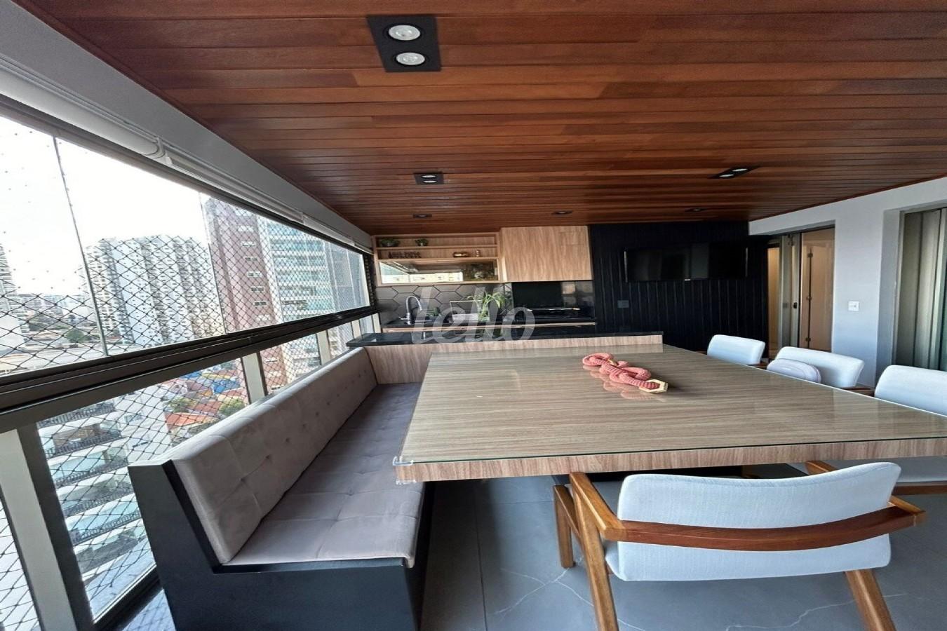 VARANDA de Apartamento à venda, Padrão com 101 m², 3 quartos e 2 vagas em Vila Mariana - São Paulo