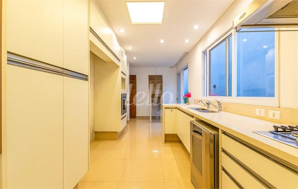 COZINHA de Casa para alugar, sobrado com 495 m², 3 quartos e 3 vagas em Jardim Paulista - São Paulo