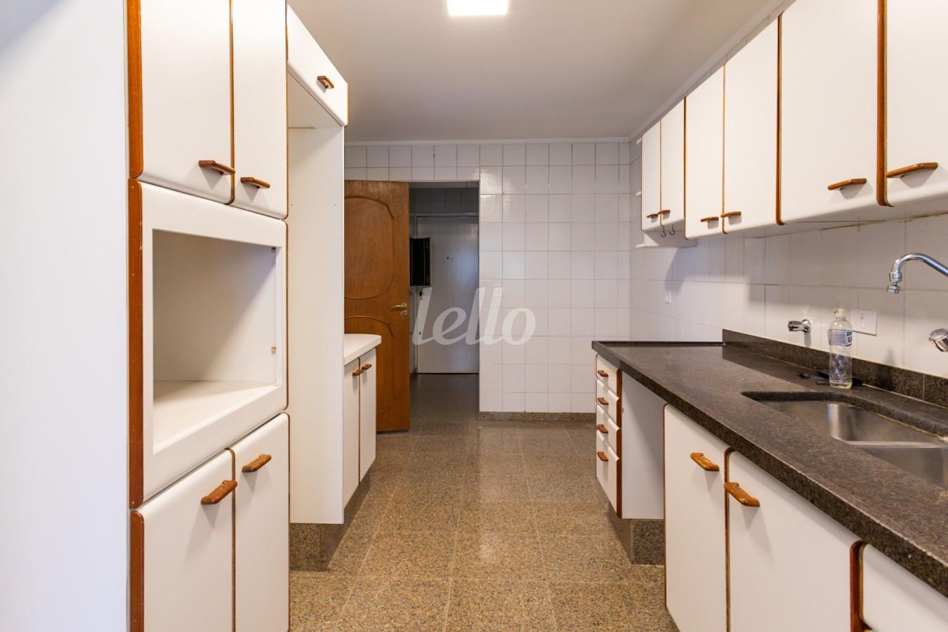 COZINHA de Apartamento à venda, Padrão com 175 m², 3 quartos e 2 vagas em Jardim Paulista - São Paulo