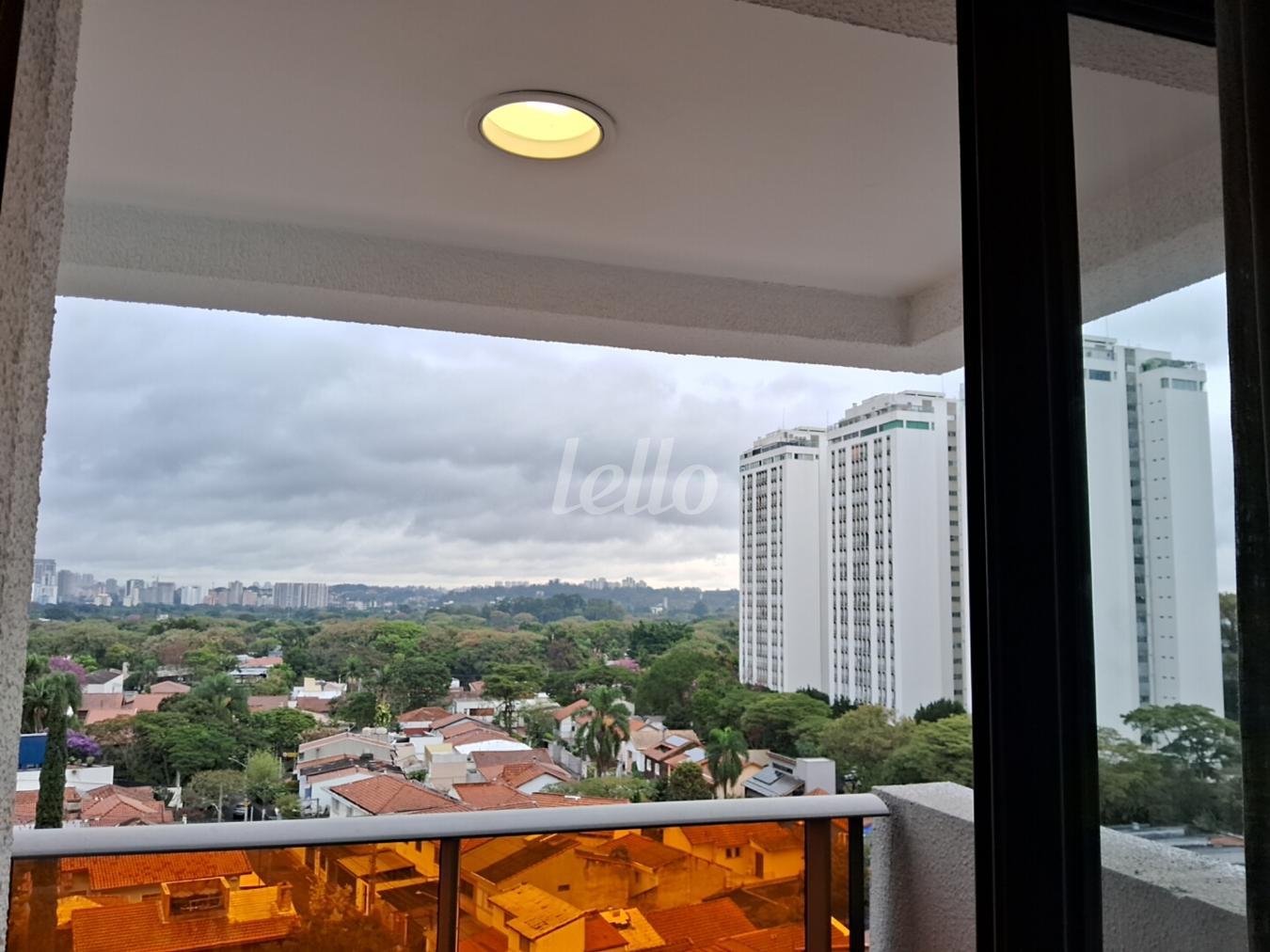 4-VARANDA-002.JPG de Apartamento para alugar, Loft com 32 m², 1 quarto e 1 vaga em Vila Madalena - São Paulo