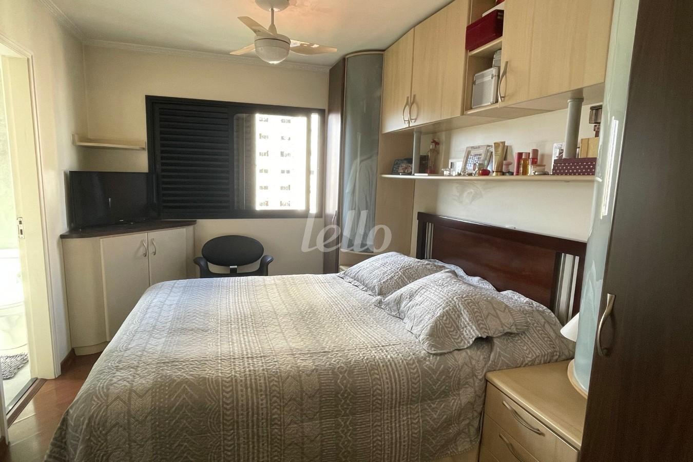 DORMITÓRIO de Apartamento à venda, Padrão com 86 m², 3 quartos e 2 vagas em Chácara Inglesa - São Paulo