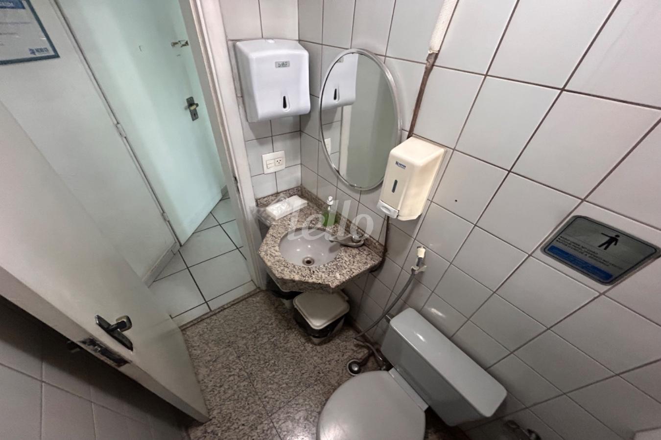 BANHEIRO de Sala / Conjunto à venda, Padrão com 110 m², e 2 vagas em Perdizes - São Paulo