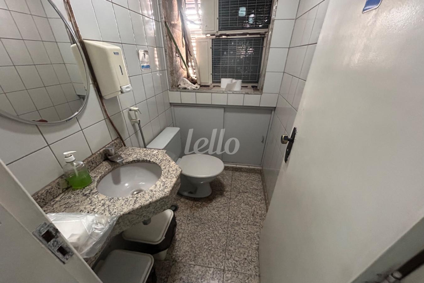 BANHEIRO de Sala / Conjunto à venda, Padrão com 110 m², e 2 vagas em Perdizes - São Paulo