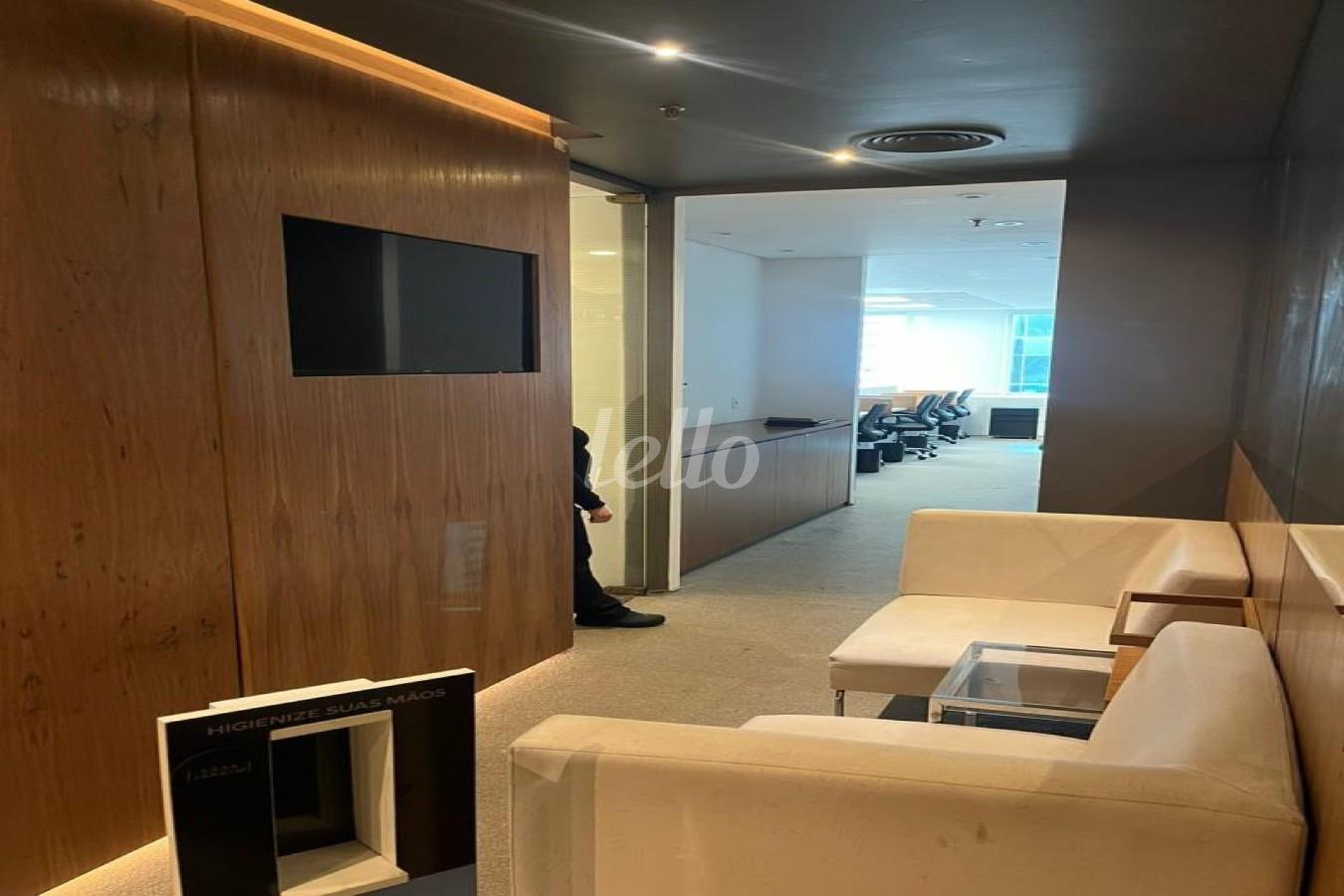 RECEPÇÃO de Sala / Conjunto para alugar, Padrão com 344 m², e 8 vagas em Cidade Monções - São Paulo