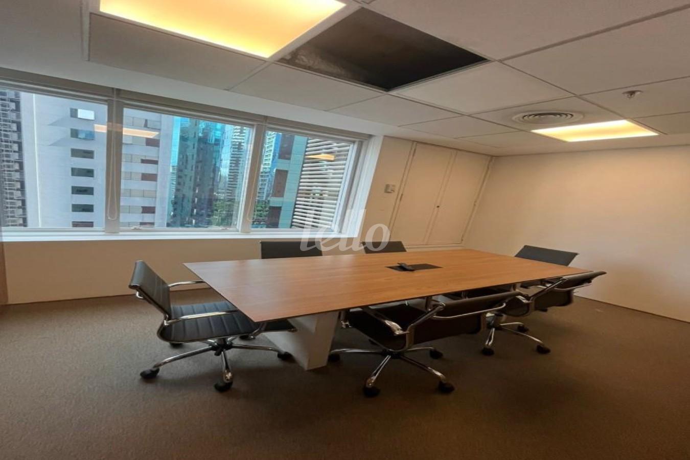 SALA de Sala / Conjunto para alugar, Padrão com 344 m², e 8 vagas em Cidade Monções - São Paulo