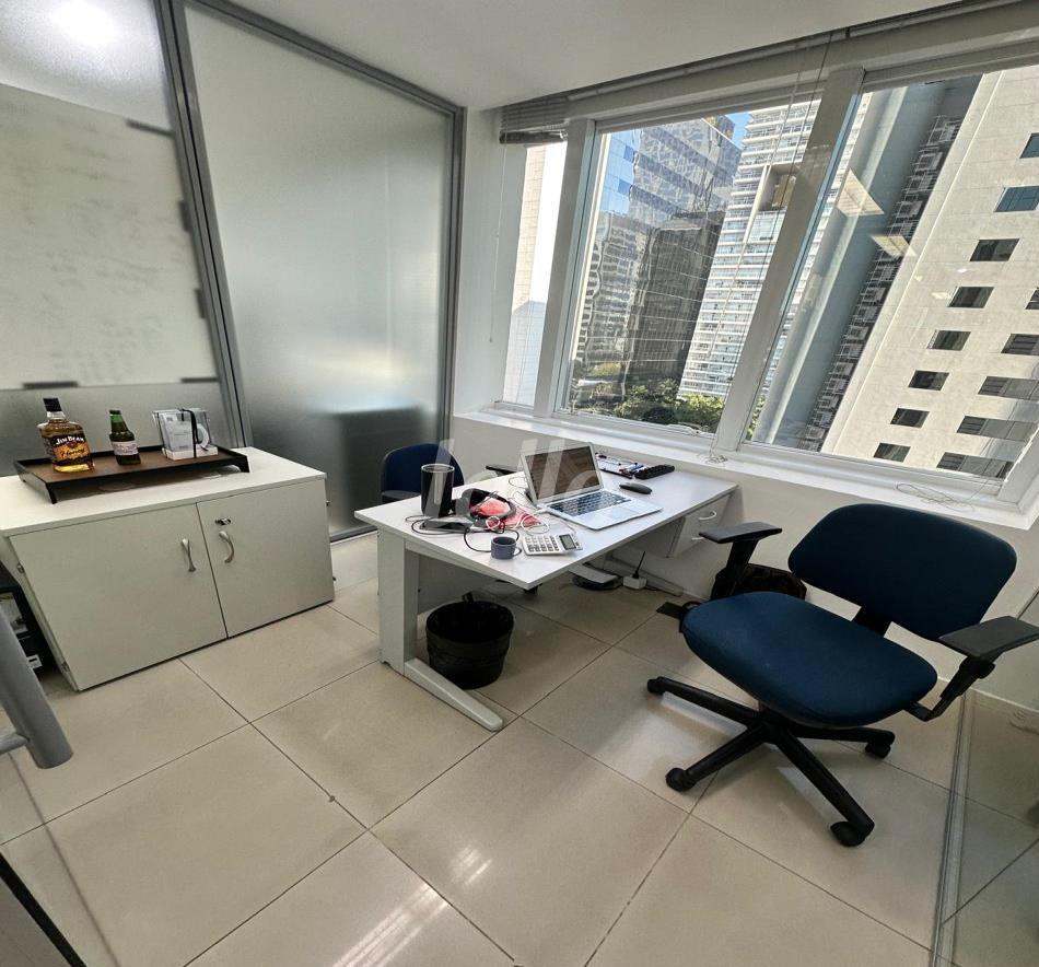 SALA de Sala / Conjunto para alugar, Padrão com 86 m², e 2 vagas em Cidade Monções - São Paulo