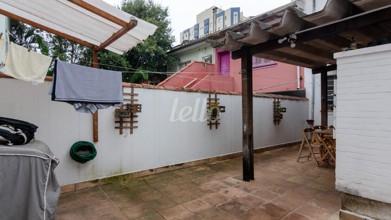 AREA DE SERVIÇO de Casa à venda, sobrado com 200 m², 5 quartos e 2 vagas em Vila Clementino - São Paulo