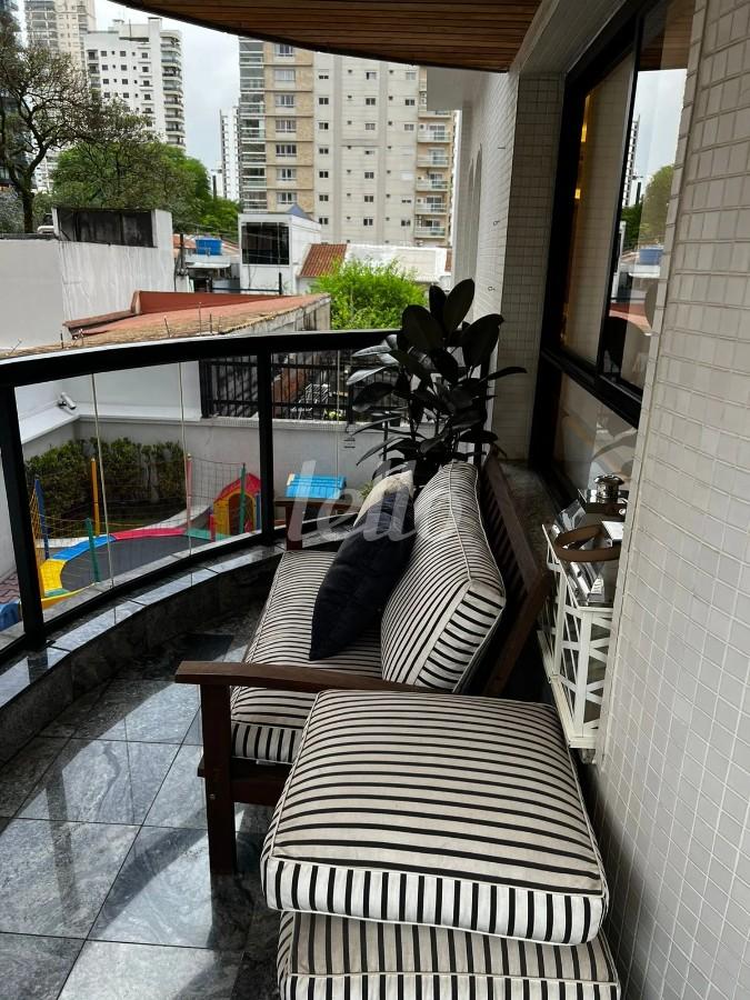 VARANDA de Apartamento à venda, Padrão com 170 m², 3 quartos e 3 vagas em Indianópolis - São Paulo