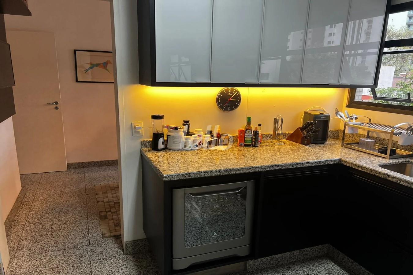 COZINHA de Apartamento à venda, Padrão com 170 m², 3 quartos e 3 vagas em Indianópolis - São Paulo