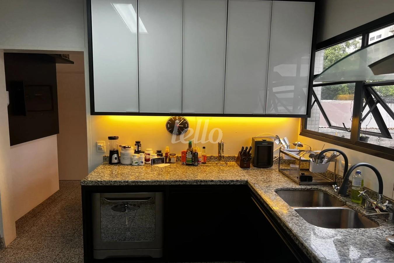 COZINHA de Apartamento à venda, Padrão com 170 m², 3 quartos e 3 vagas em Indianópolis - São Paulo