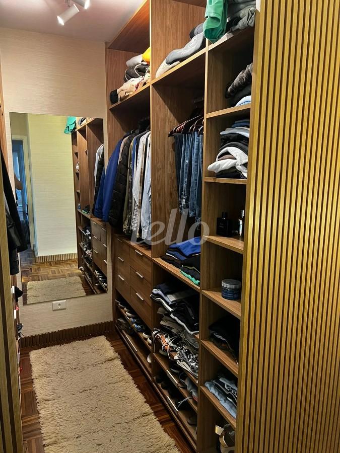 CLOSET de Apartamento à venda, Padrão com 170 m², 3 quartos e 3 vagas em Indianópolis - São Paulo