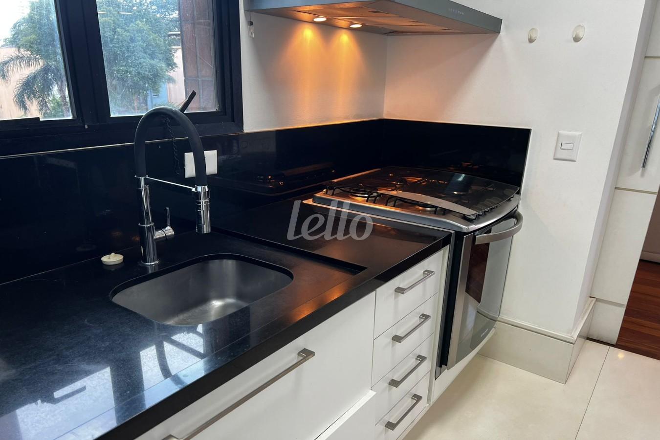 COZINHA de Apartamento à venda, Duplex com 140 m², 2 quartos e 2 vagas em Pinheiros - São Paulo