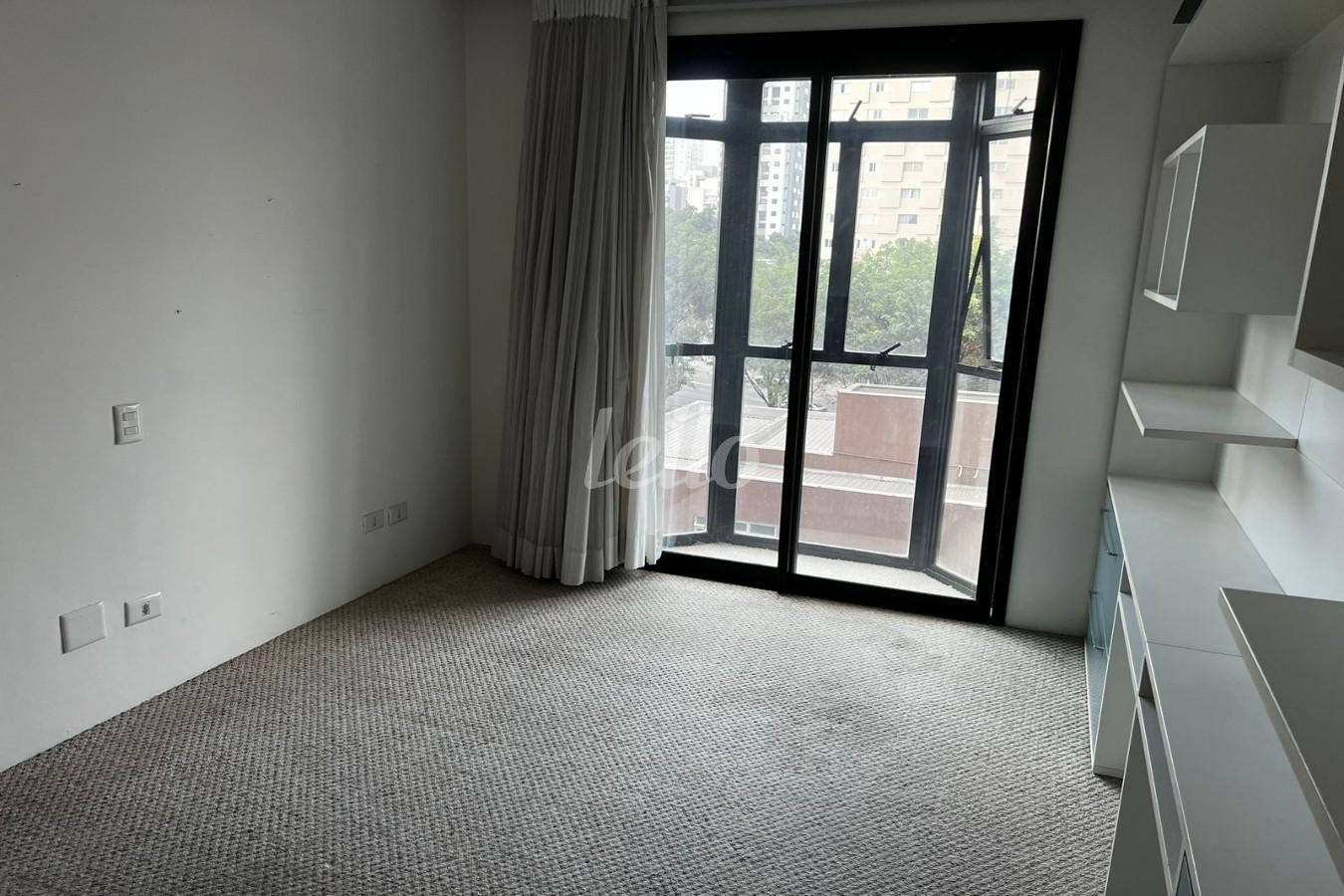 DORMITÓRIO de Apartamento à venda, Duplex com 140 m², 2 quartos e 2 vagas em Pinheiros - São Paulo