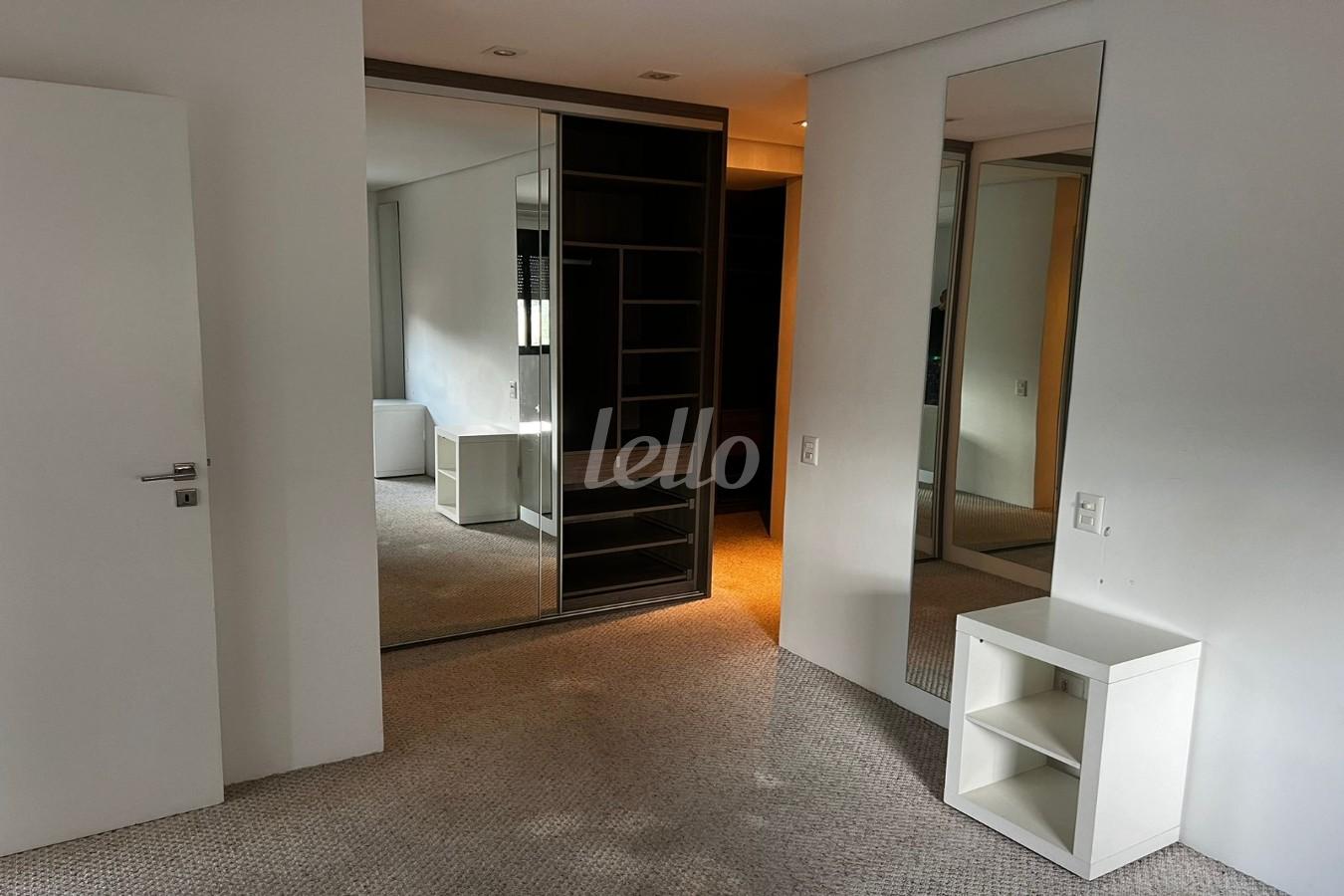 DORMITÓRIO de Apartamento à venda, Duplex com 140 m², 2 quartos e 2 vagas em Pinheiros - São Paulo