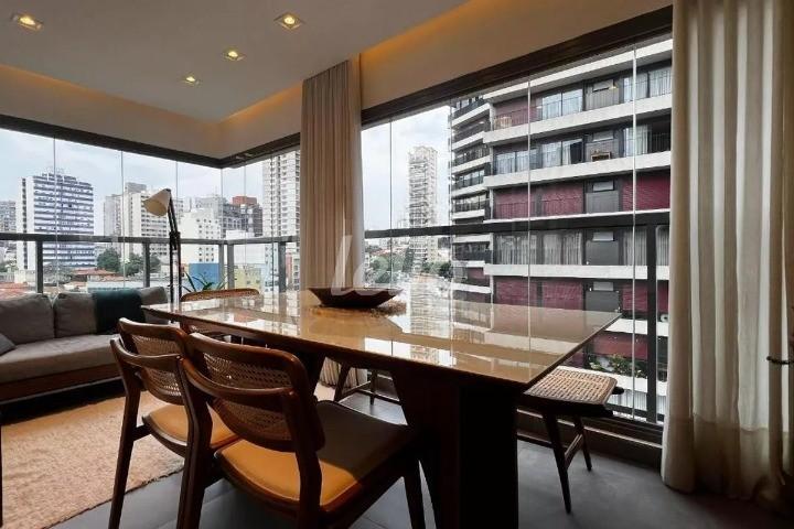 VARANDA de Apartamento à venda, Padrão com 71 m², 2 quartos e 1 vaga em Pinheiros - São Paulo