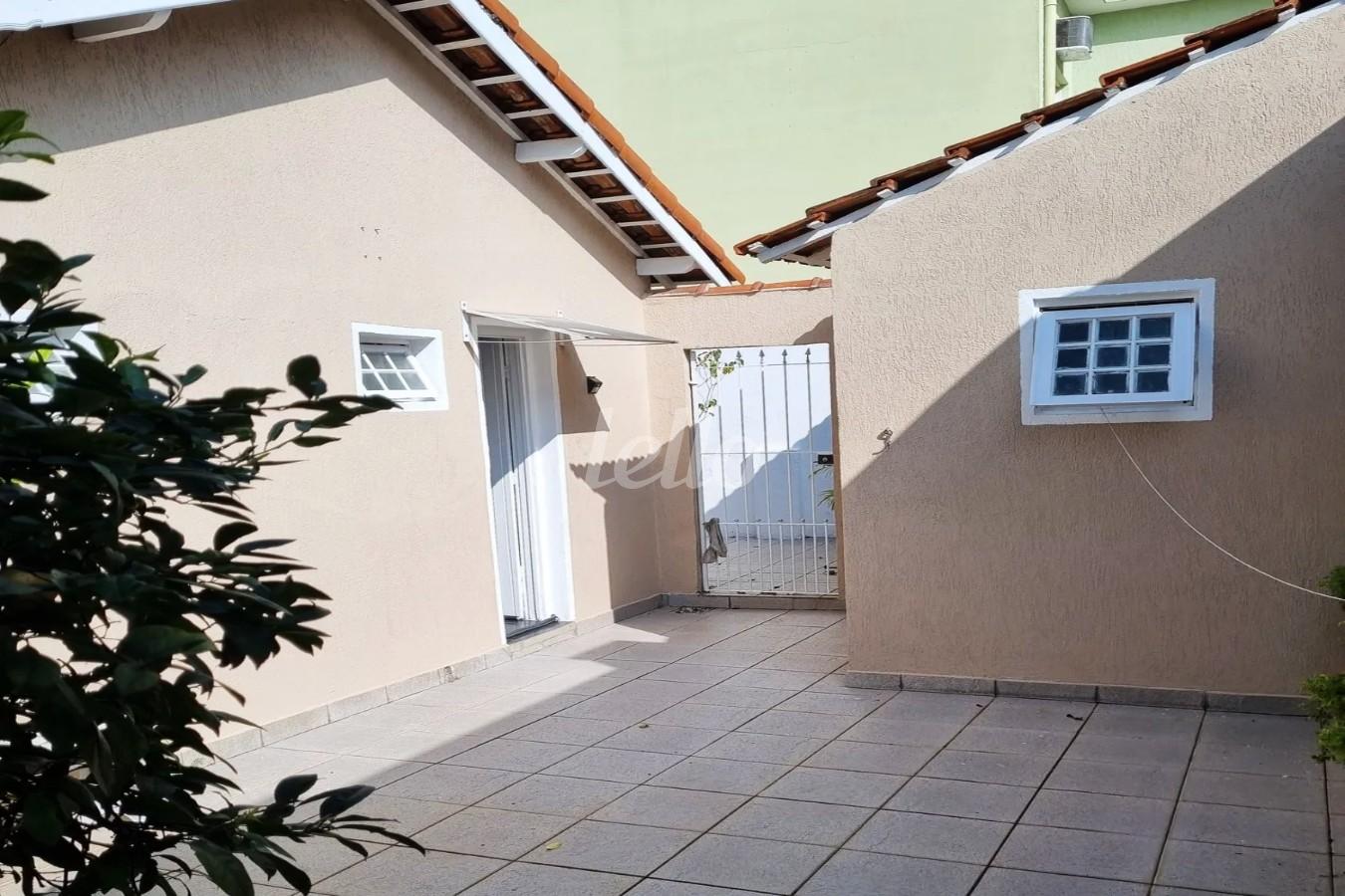 FUNDOS de Casa à venda, térrea com 90 m², 3 quartos e 3 vagas em Vila Clementino - São Paulo