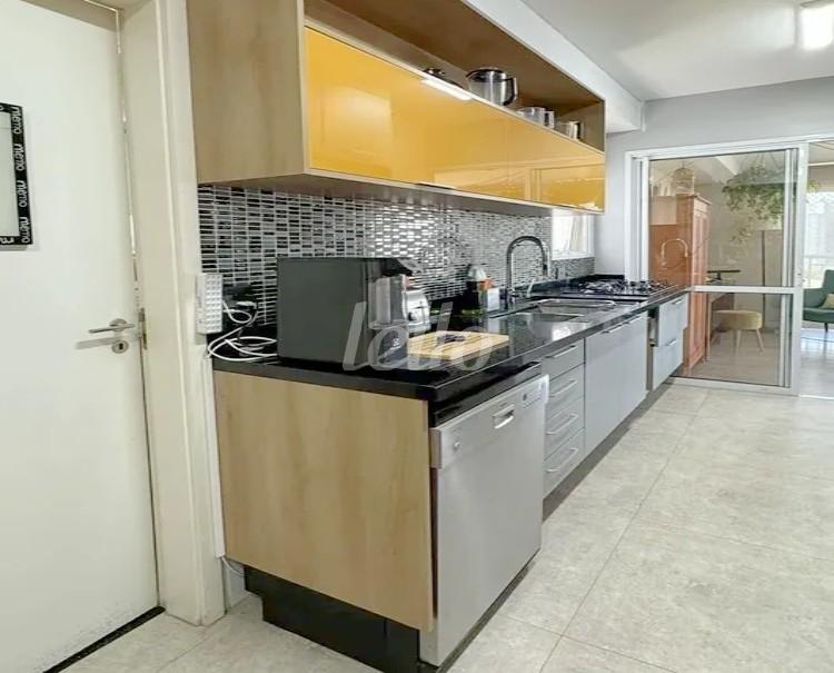 COZINHA de Apartamento à venda, Padrão com 160 m², 3 quartos e 2 vagas em Santo Amaro - São Paulo