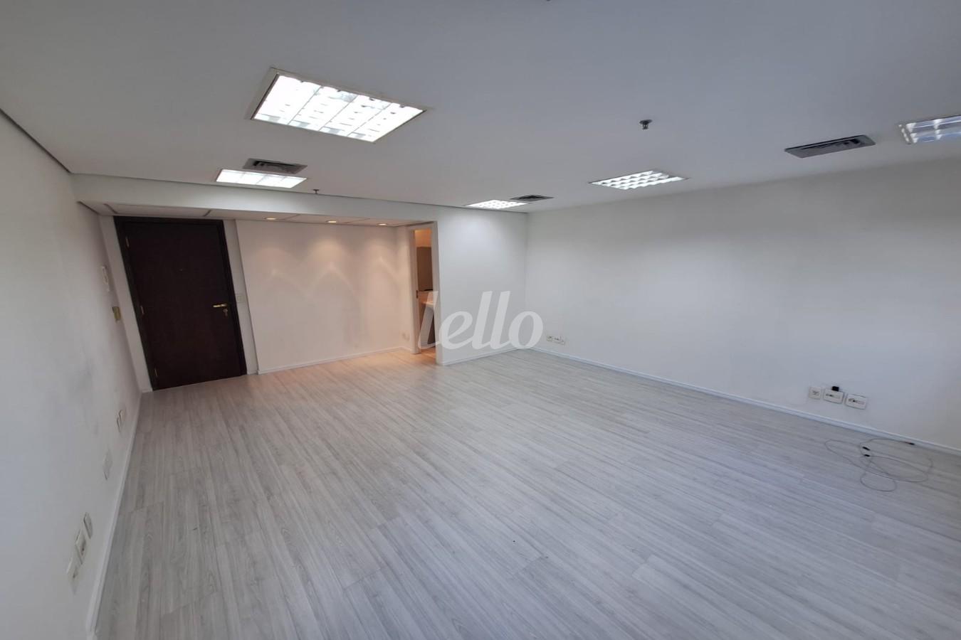 SALA de Sala / Conjunto à venda, Padrão com 31 m², e 1 vaga em Jardim Paulista - São Paulo