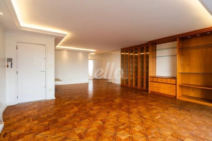 SALA de Apartamento à venda, Padrão com 180 m², 3 quartos e 2 vagas em Higienópolis - São Paulo