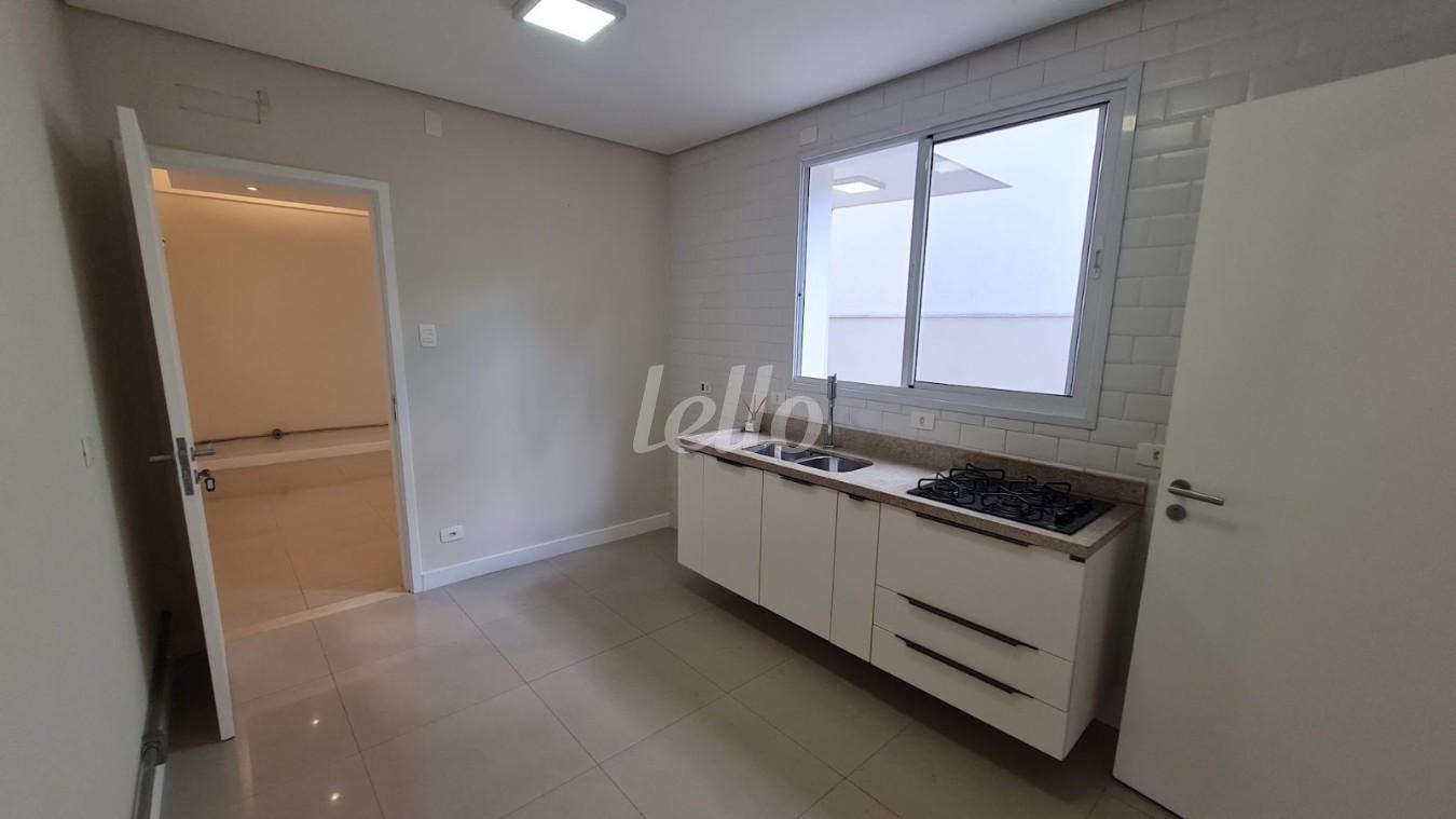 COZINHA de Casa à venda, sobrado com 165 m², 4 quartos e 6 vagas em Cambuci - São Paulo