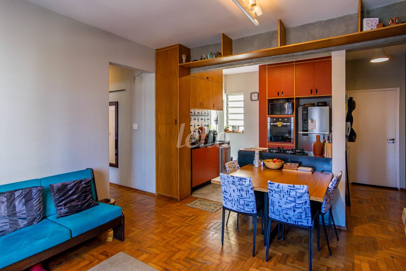 SALA de Apartamento à venda, Padrão com 85 m², 2 quartos e 1 vaga em Bela Vista - São Paulo