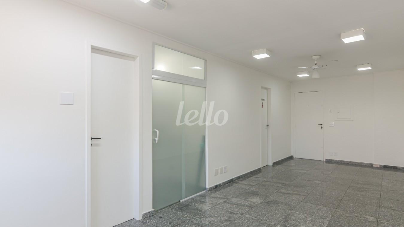 01SALA_003 de Sala / Conjunto à venda, Padrão com 38 m², e em Vila Mariana - São Paulo