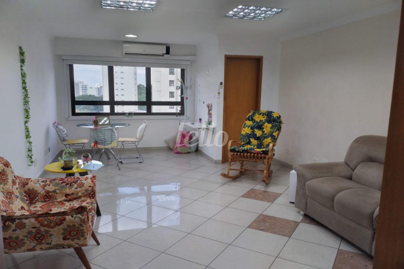 SALA de Sala / Conjunto à venda, Padrão com 31 m², e 1 vaga em Vila Mariana - São Paulo