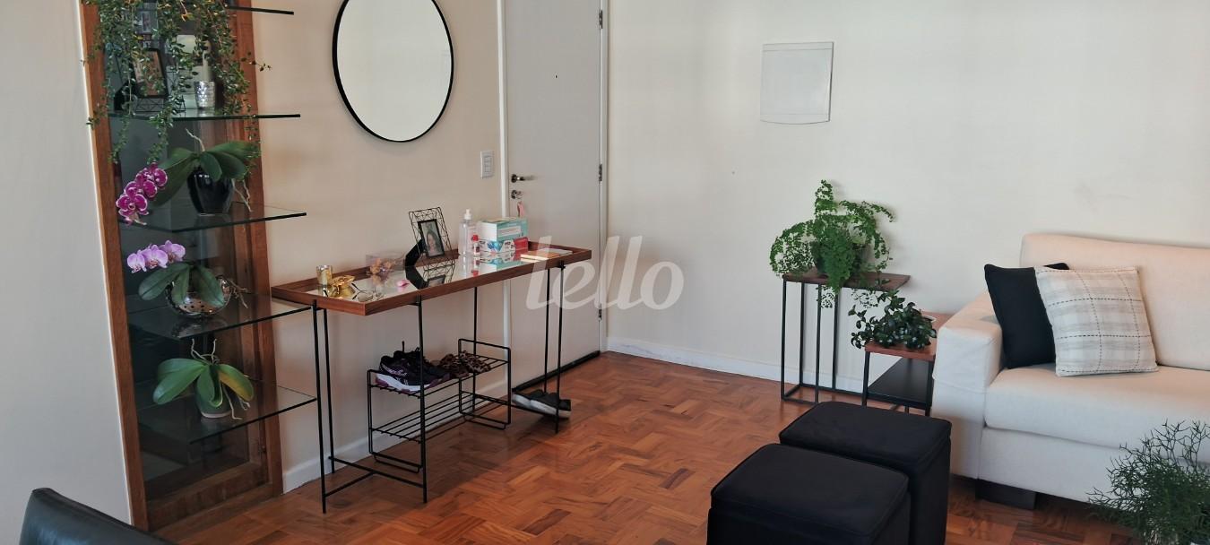 SALA de Apartamento à venda, Padrão com 116 m², 2 quartos e 2 vagas em Cerqueira César - São Paulo