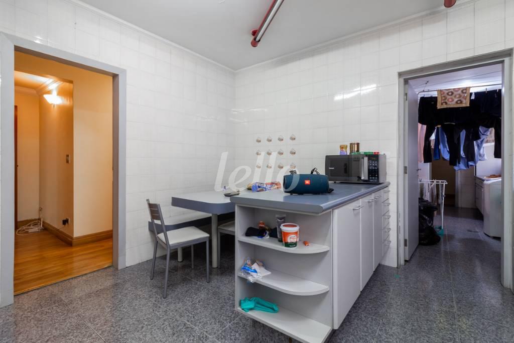 COZINHA de Apartamento para alugar, Padrão com 170 m², 3 quartos e 2 vagas em Vila Clementino - São Paulo