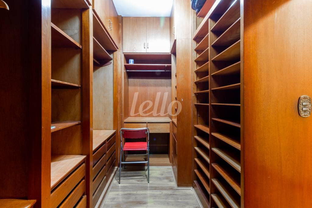 CLOSET de Apartamento para alugar, Padrão com 170 m², 3 quartos e 2 vagas em Vila Clementino - São Paulo