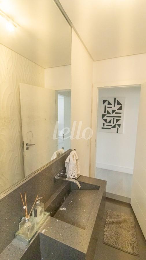 LAVABO de Casa à venda, sobrado com 432 m², 4 quartos e 6 vagas em Água Fria - São Paulo