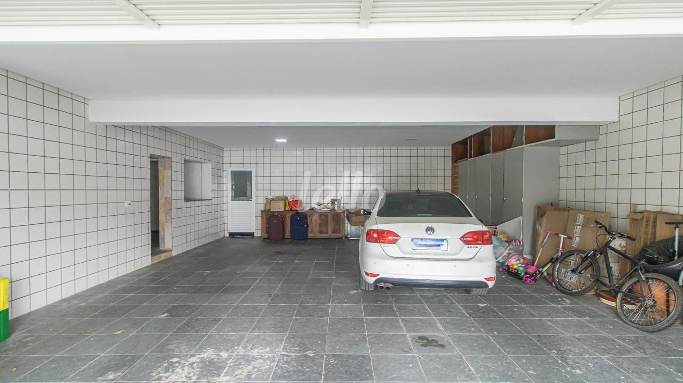 GARAGEM de Casa à venda, sobrado com 432 m², 4 quartos e 6 vagas em Água Fria - São Paulo