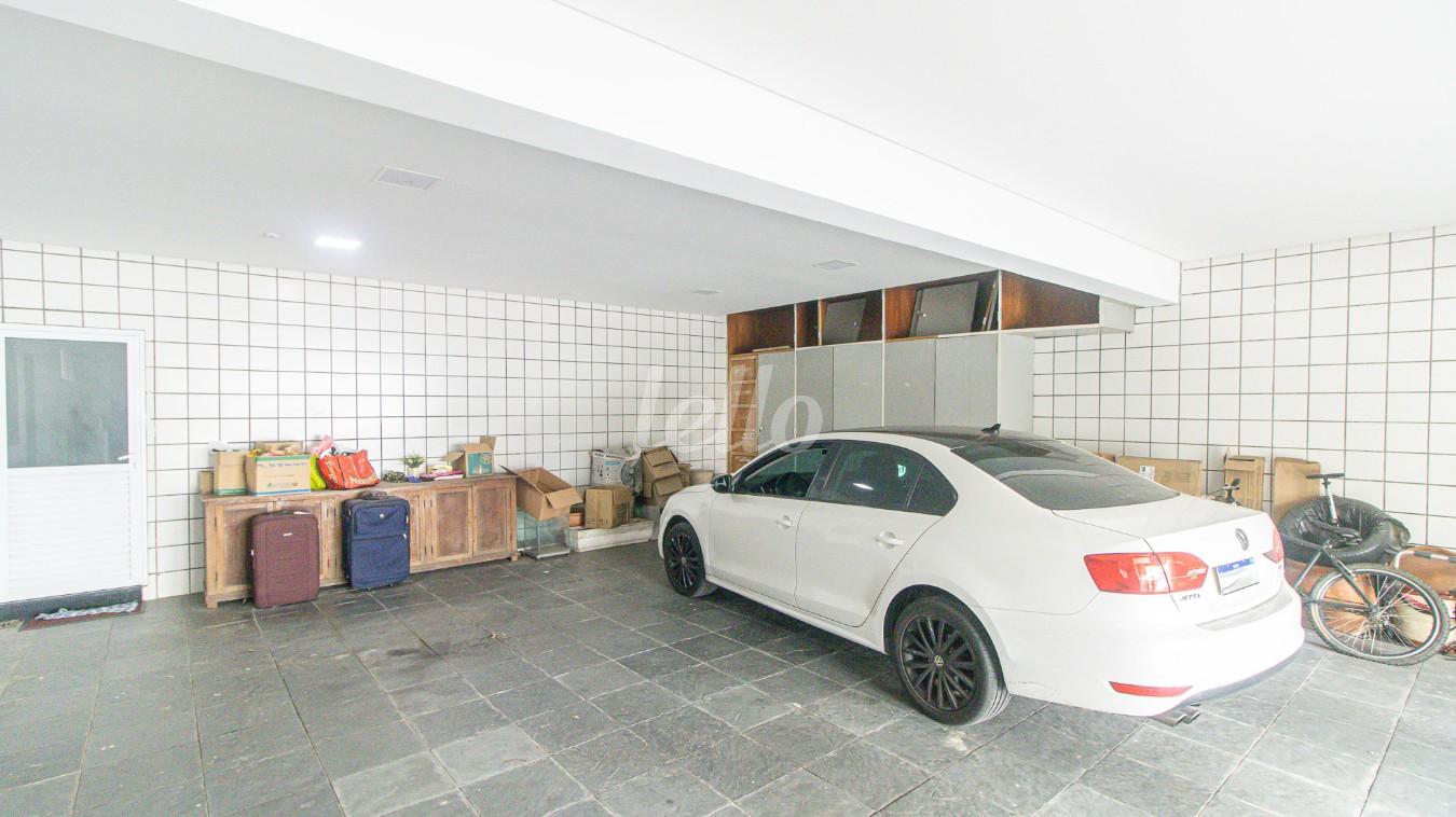 GARAGEM de Casa à venda, sobrado com 432 m², 4 quartos e 6 vagas em Água Fria - São Paulo