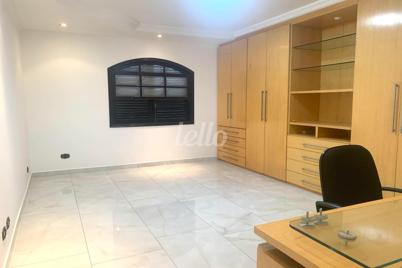 QUARTO de Casa à venda, sobrado com 220 m², 4 quartos e 4 vagas em Vila Formosa - São Paulo