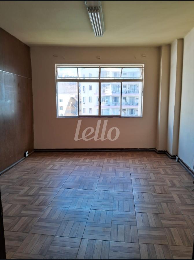 SALA de Sala / Conjunto à venda, Padrão com 32 m², e em Centro - São Paulo