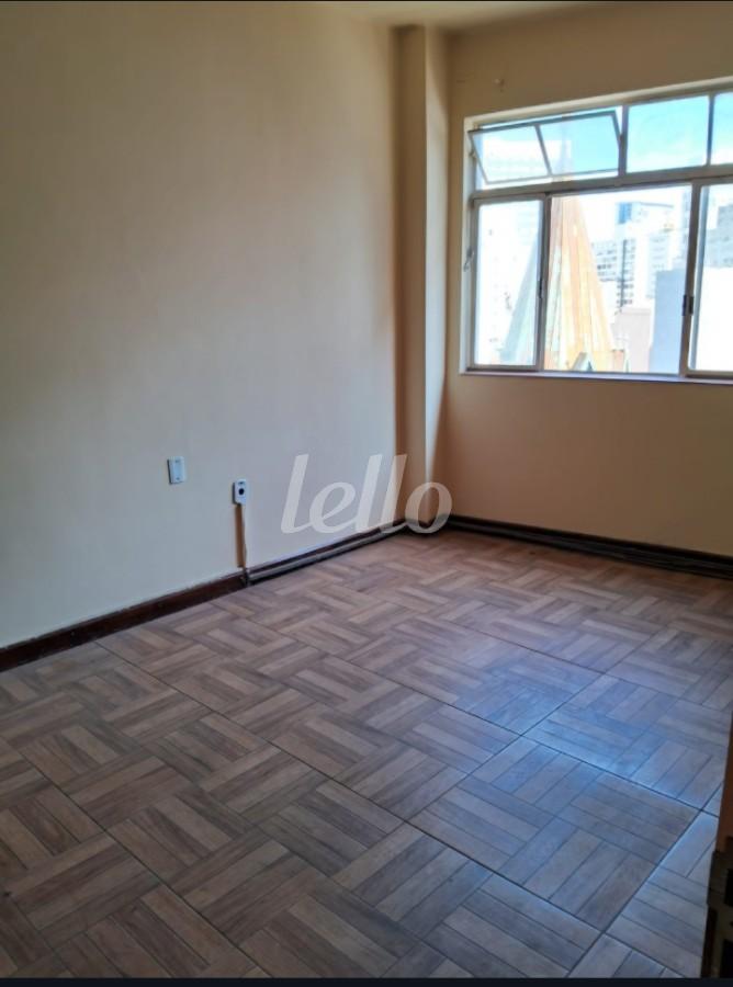 SALA de Sala / Conjunto à venda, Padrão com 32 m², e em Centro - São Paulo