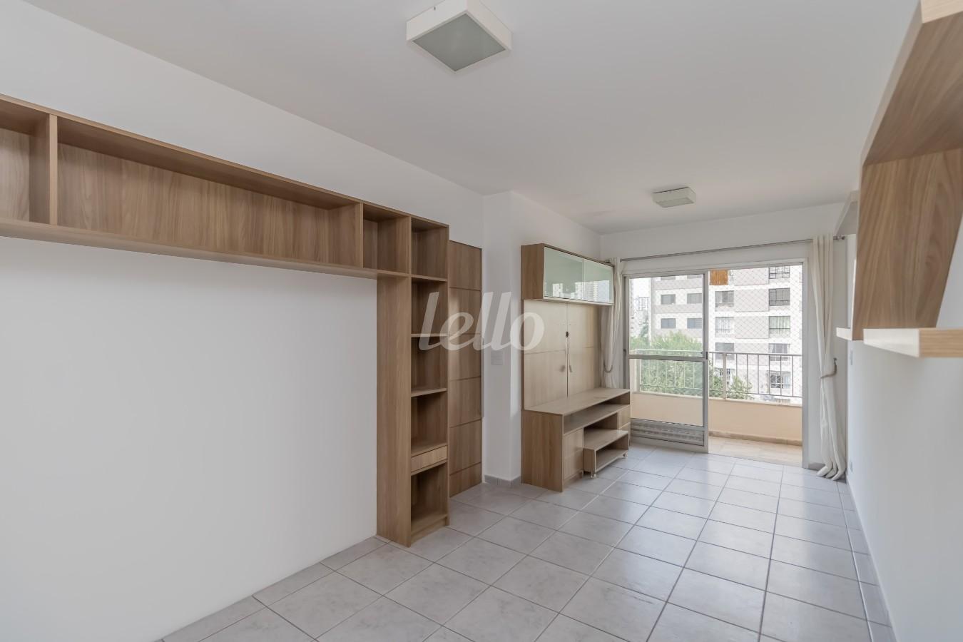 SALA de Apartamento à venda, Padrão com 70 m², 2 quartos e 1 vaga em Vila Clementino - São Paulo