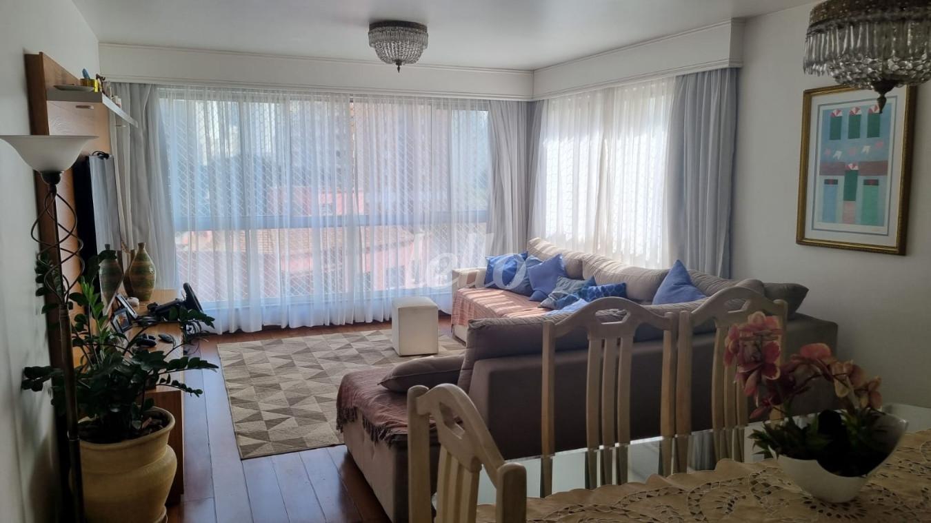 SALA de Apartamento à venda, Padrão com 121 m², 4 quartos e 2 vagas em Jardim Paulista - São Paulo