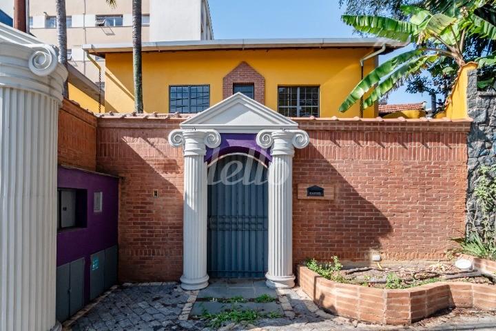 FACHADA de Casa à venda, sobrado com 190 m², 6 quartos e 2 vagas em Pinheiros - São Paulo