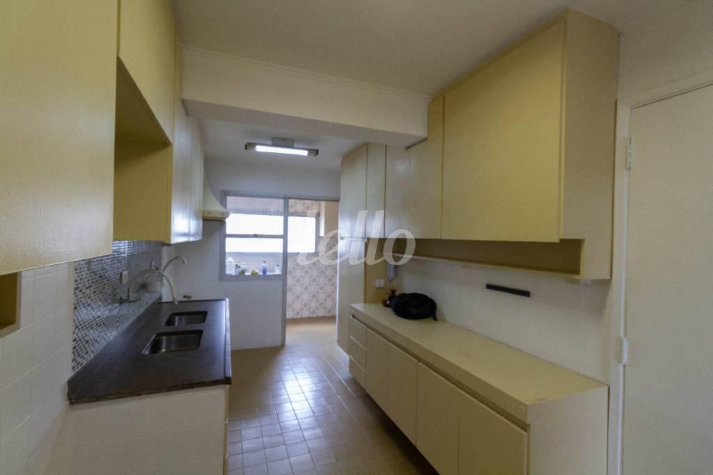 COZINHA de Apartamento para alugar, Padrão com 148 m², 4 quartos e 2 vagas em Itaim Bibi - São Paulo